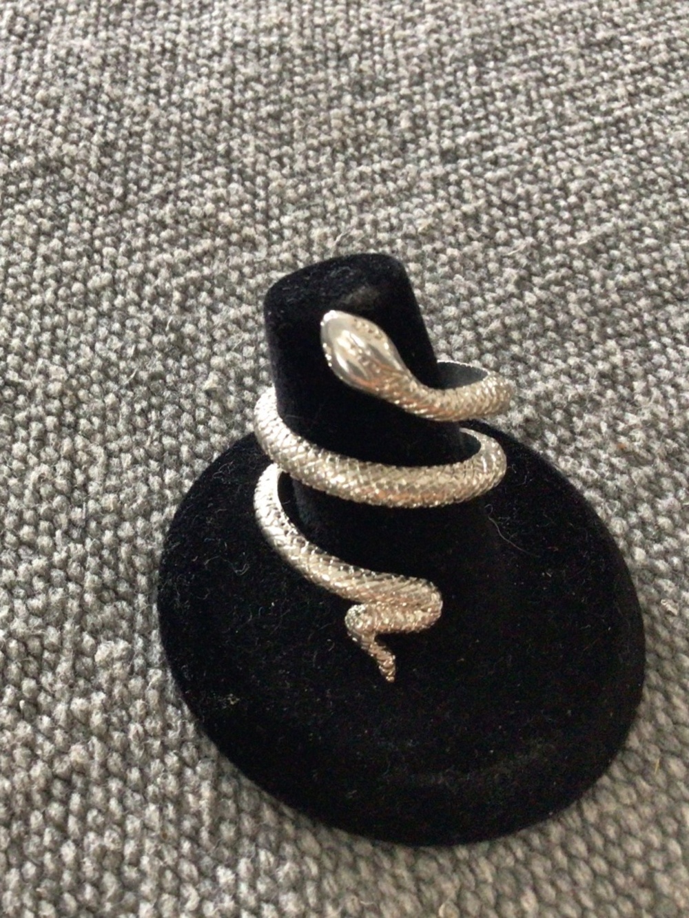 Silver coloured snake ring looks great on any finger